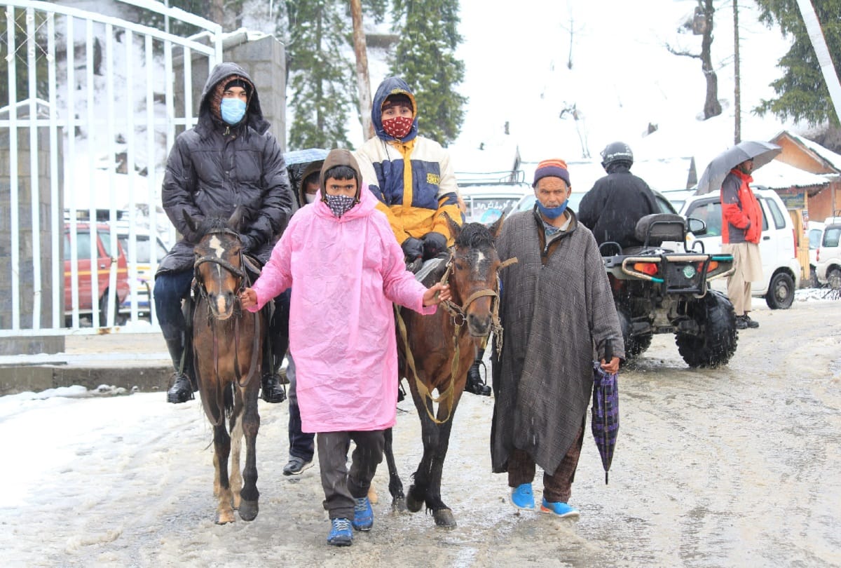 Jammu-Kashmir: Relief in summer due to continue rainfall and snowfall