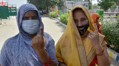 Panchayat elections in Varanasi: uproar, polling between Nokzhonk and clash, furore at many booths due to fake voting, police busted with sticks
