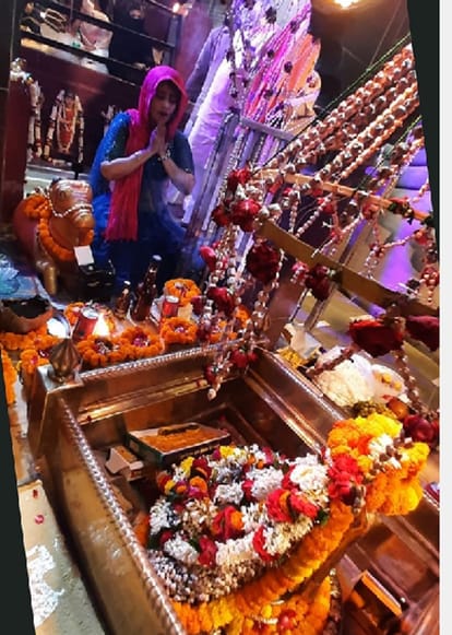 To wish for liberation, the chimes of the city brides echoed on the great crematorium in varanasi
