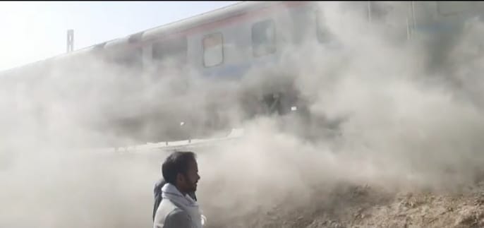 Fire in a moving train, a major accident was avoided due to vigilance