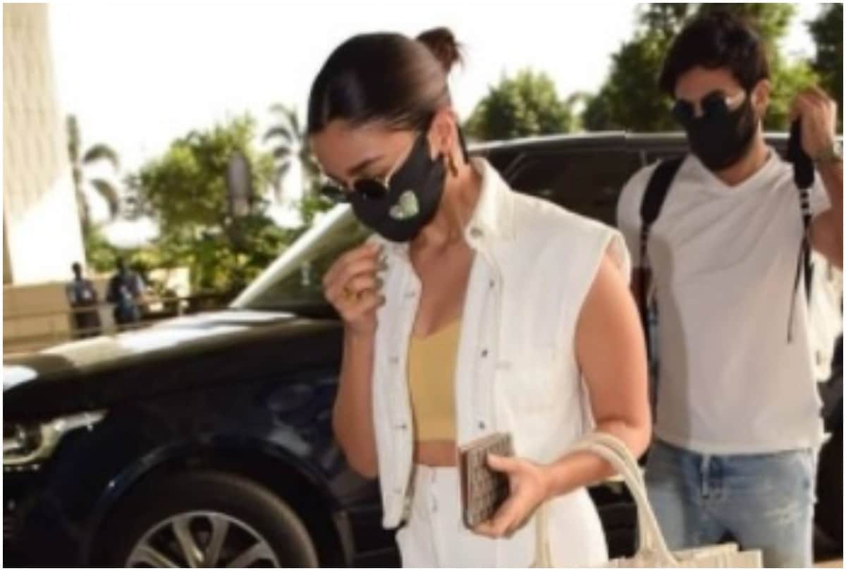 Alia bhatt and Ranbir kapoor spotted at mumbai airport for visiting maldives in pandemic got trolled by users