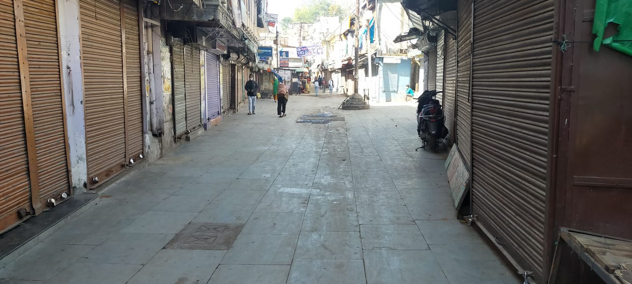 Silence in markets in Almora under weekly curfew