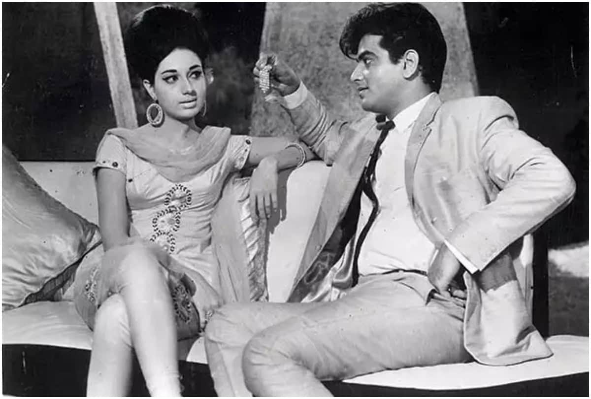 Birthday Special: When Babita Couldn’t Swim Getting Into A Tank Tucked In A Swimming Pool During A Song Shooting