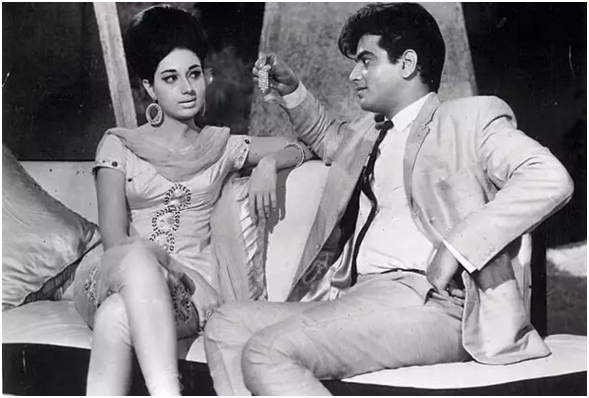 Birthday Special: When Babita Couldn’t Swim Getting Into A Tank Tucked In A Swimming Pool During A Song Shooting