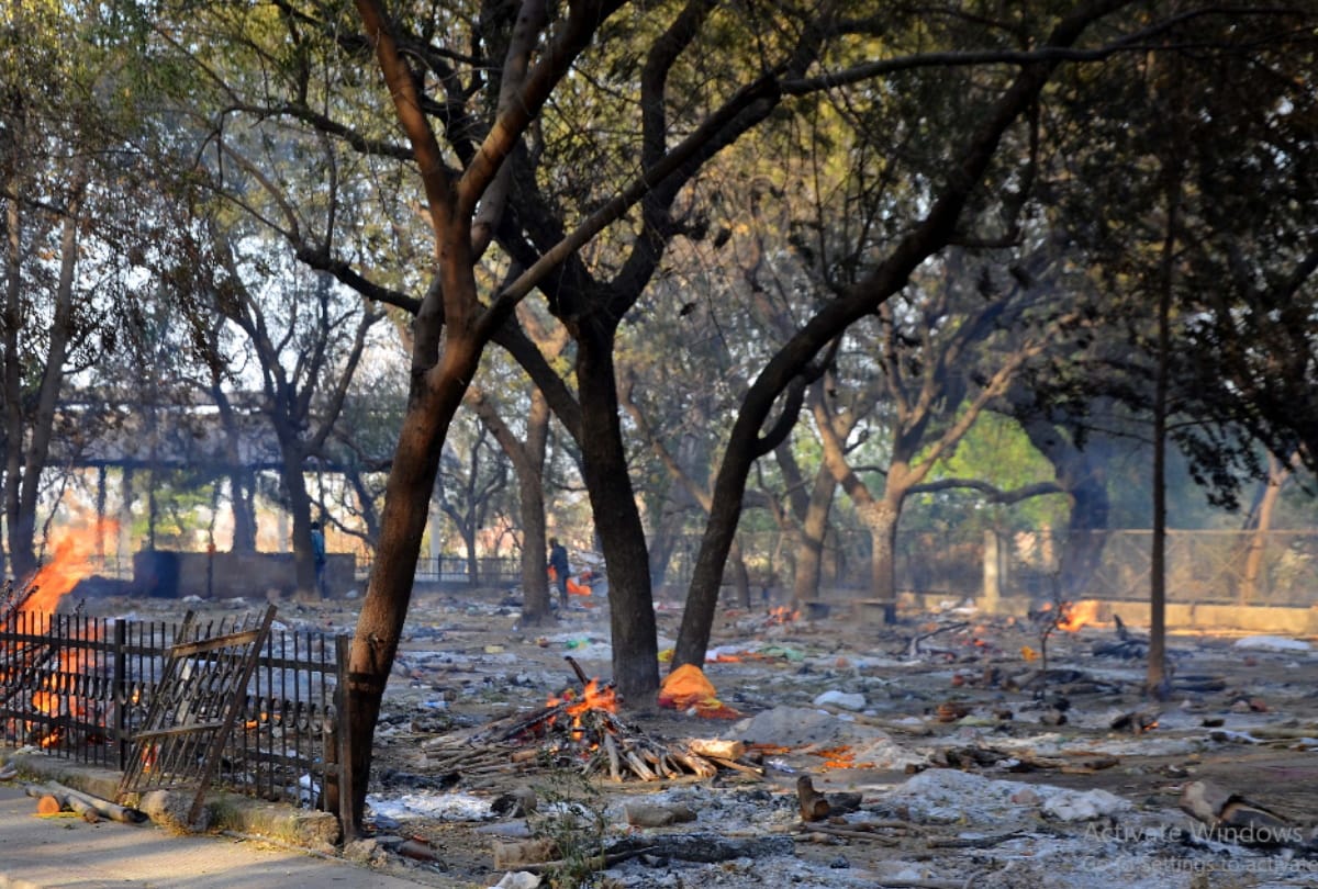 People who are working on cremation ground are afraid of by increasing number of dead bodies.