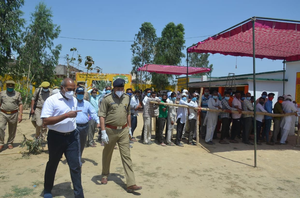ADG and DIG inspect polling booths