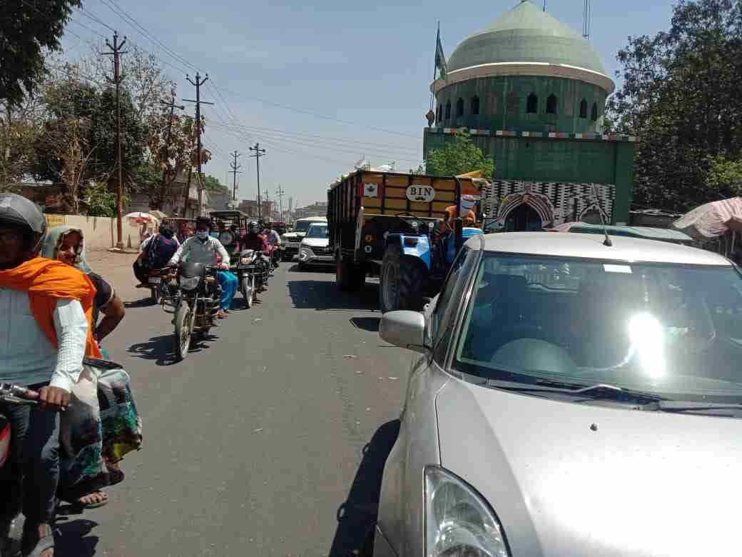 Mandi gates did not open in the morning, four hours of heavy jam