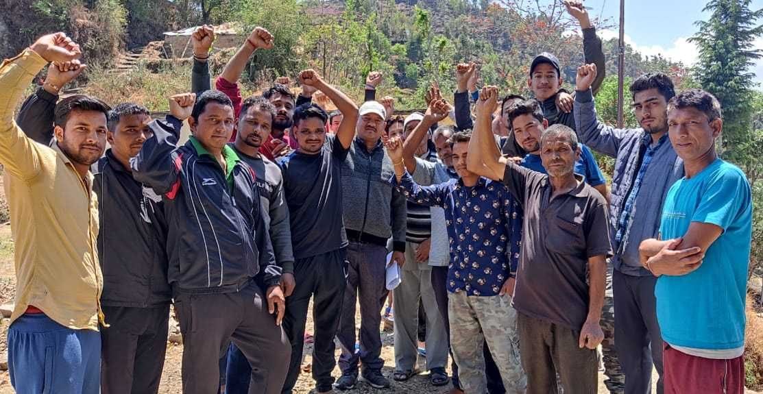 The villagers demonstrated to build the road