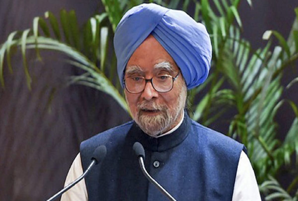 Media needs to be vigilant, flag govt's shortcomings: Former PM Manmohan Singh