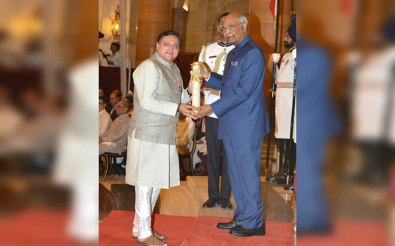 manoj joshi trolled on his communal statement on twitter behind name of corona he targeted specific Community