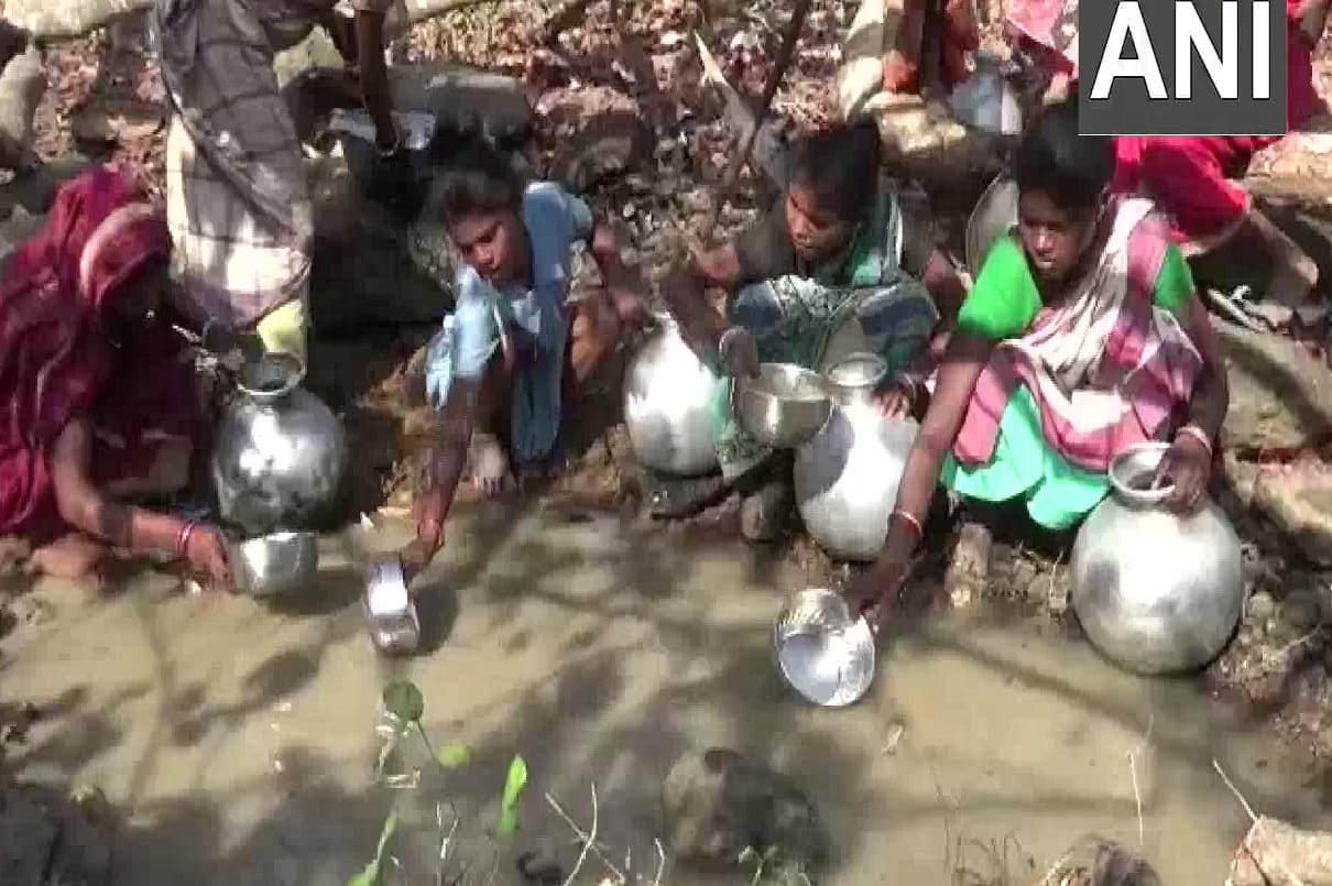 people travel at least 2 km to fetch drinking water in  mayurbhanj in odisha.