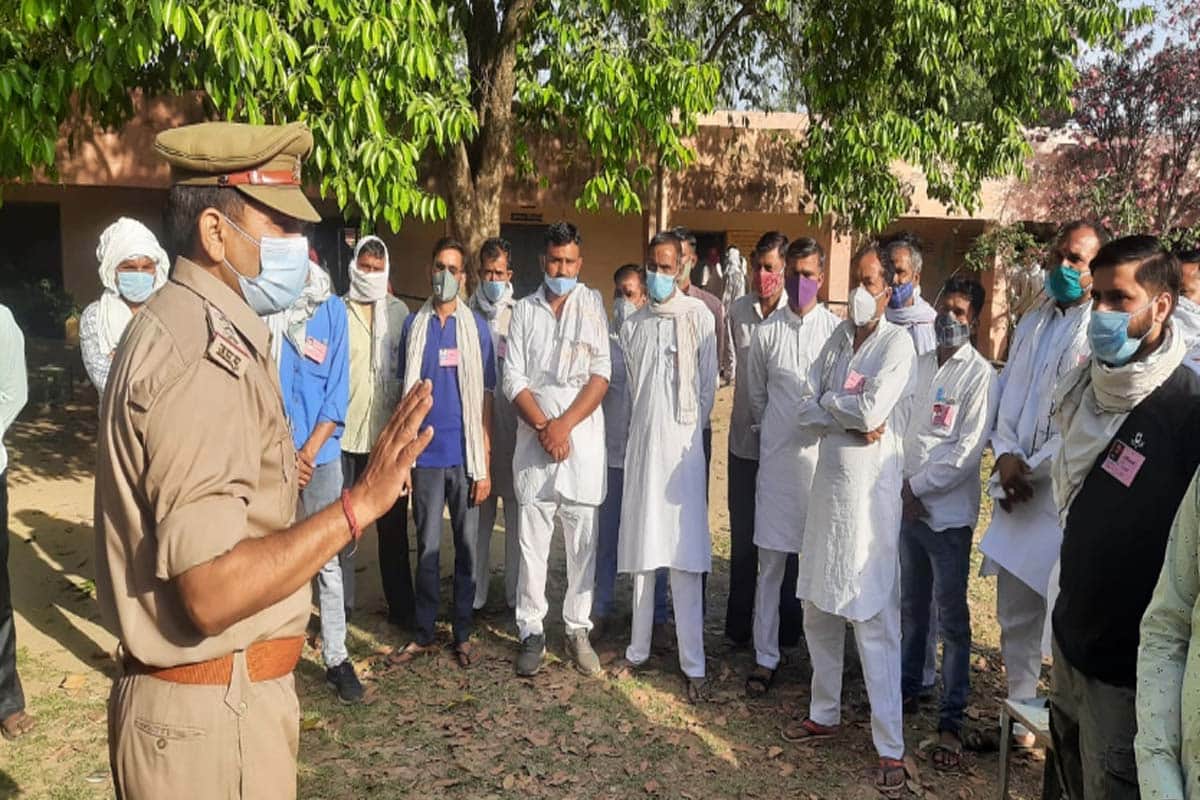 Panchayat elections in UP: Voting continues amid tight security,  Corona positive will also be able to vote