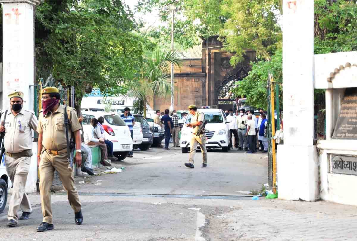Corona: No beds in hospitals, no place for funerals, dead bodies came on Saturday, last rites till Sunday