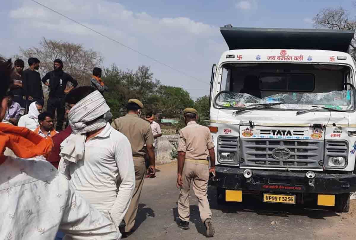 dumper overturned on bike in Ghaziabad three killed