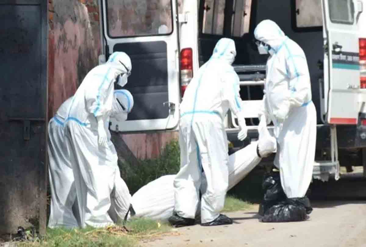 Corona: First father and then mother's death, five thousand taken in the name of sending the dead body