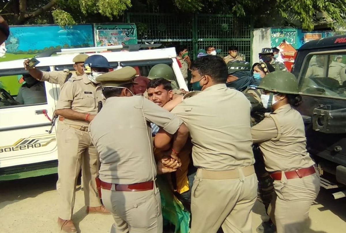 Up Panchayat Chunav 2021: mob looted ballot papers in etah
