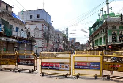 prayagraj news : हाट स्पाट के रूप में तब्दील हुआ चौक इलाका।