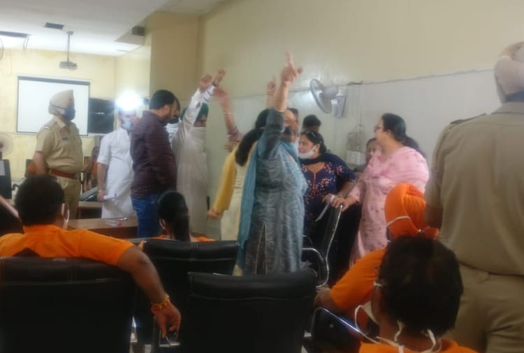 Kharar Municipal council election postponed after congress MLA made ruckus