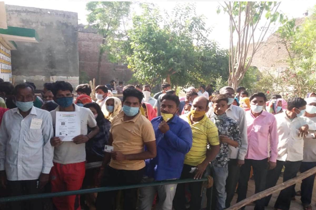 Panchayat elections in UP: Voting continues amid tight security,  Corona positive will also be able to vote