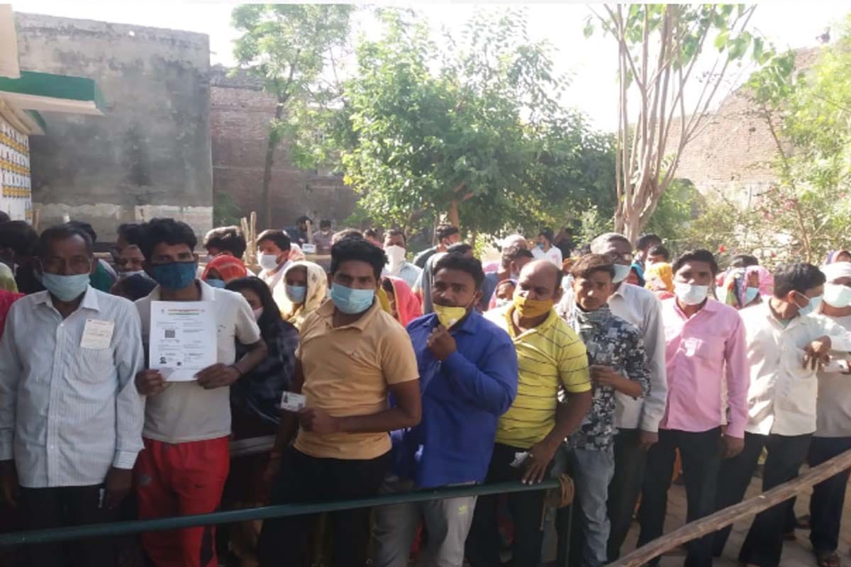 Panchayat elections in UP: Voting continues amid tight security,  Corona positive will also be able to vote