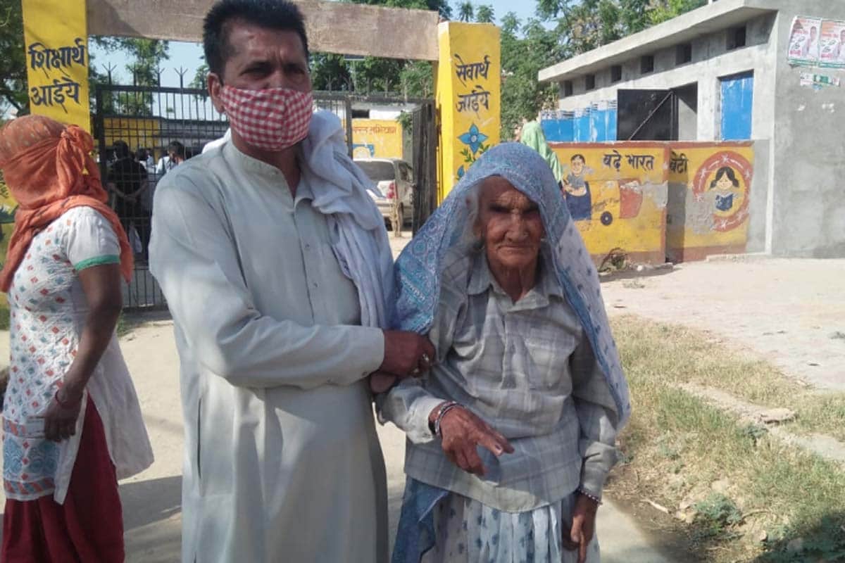 Panchayat elections in UP: Voting continues amid tight security,  Corona positive will also be able to vote