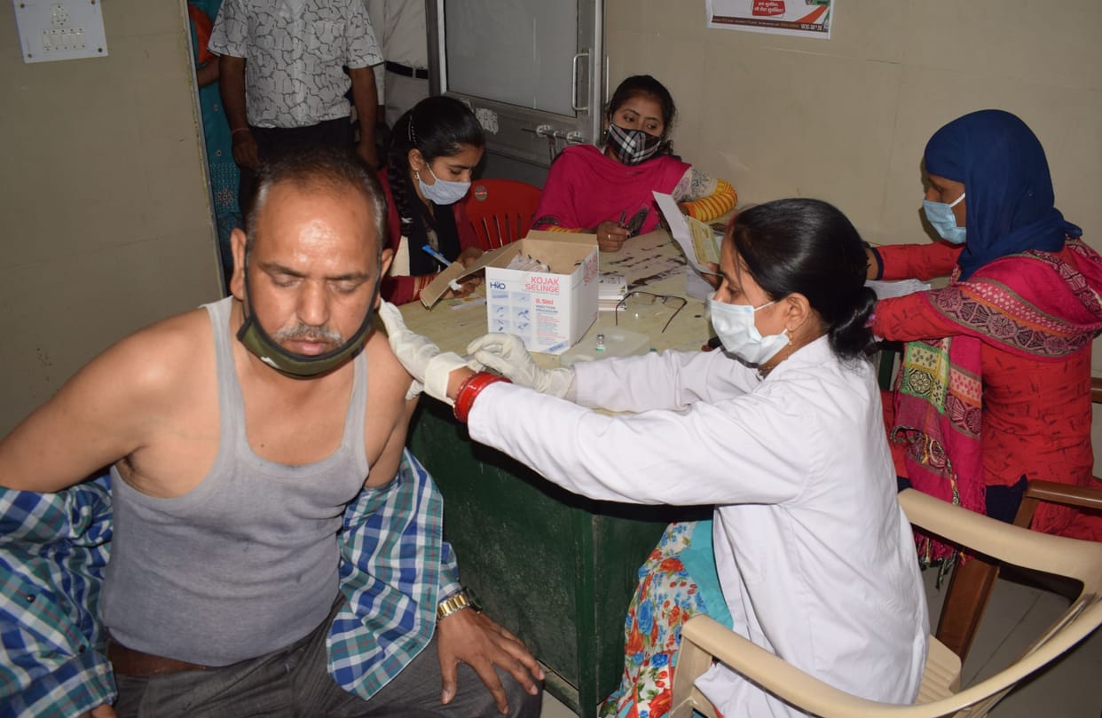 vaccination,hardoi news,corona,85 centers,2663 people
