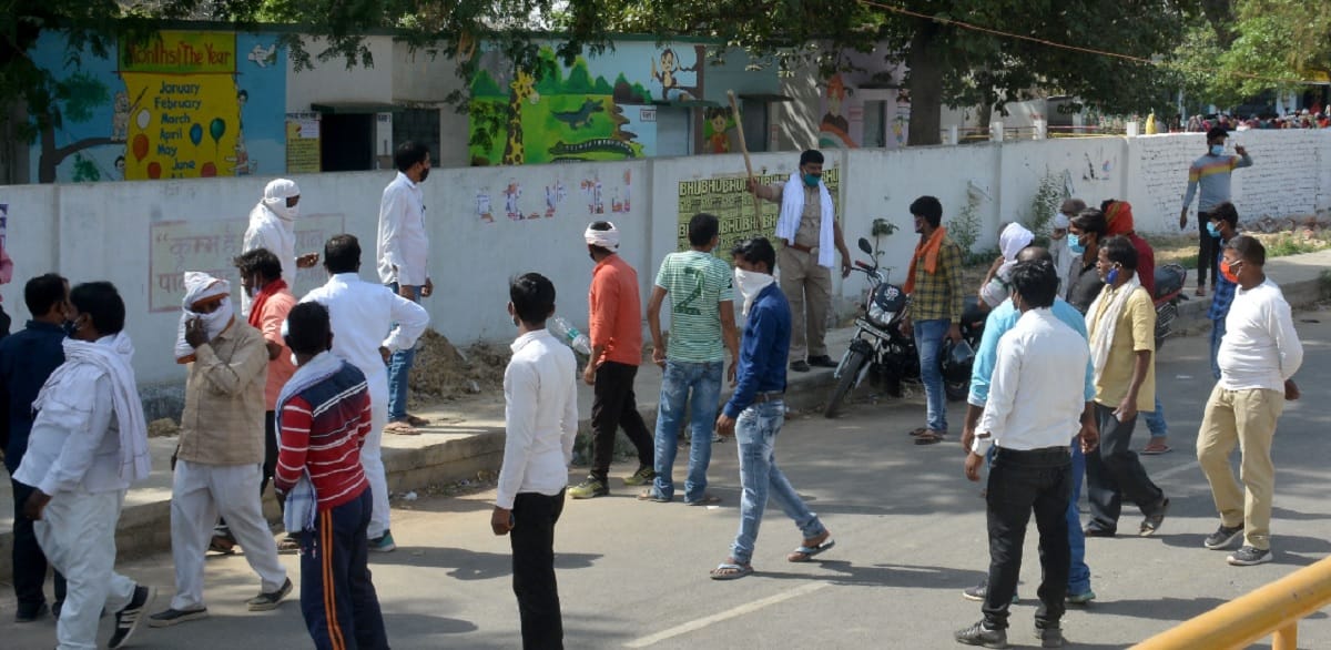 Varanasi Panchayat Election: Charges of rigging at Dhanpalpur polling station, villagers will give leaflets to high officials