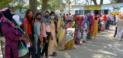 Varanasi Panchayat Election: Charges of rigging at Dhanpalpur polling station, villagers will give leaflets to high officials