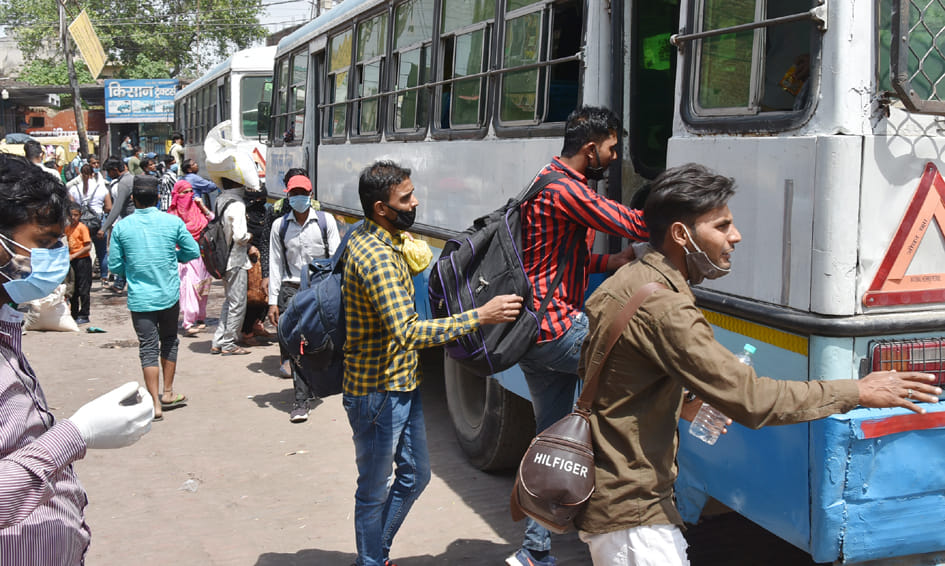 Migrant workers started returning, crowds in trains and buses