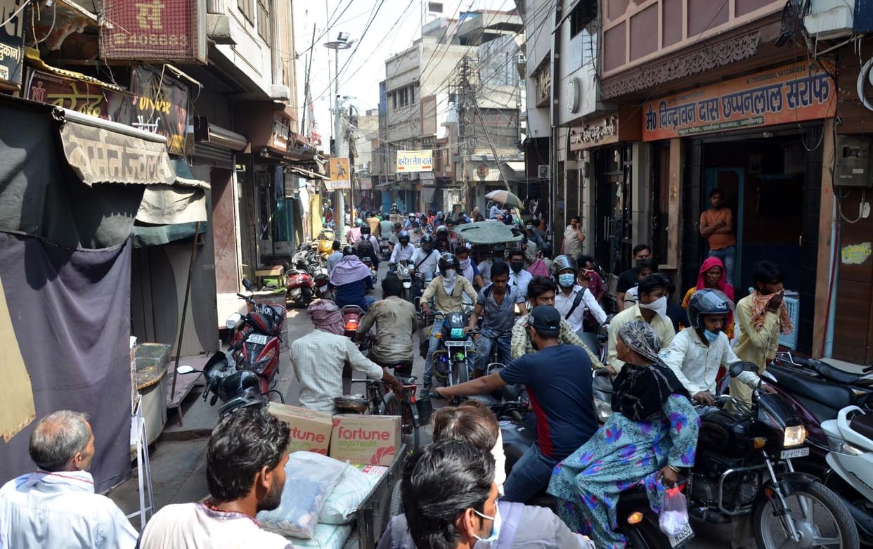 Crowd in city's markets
