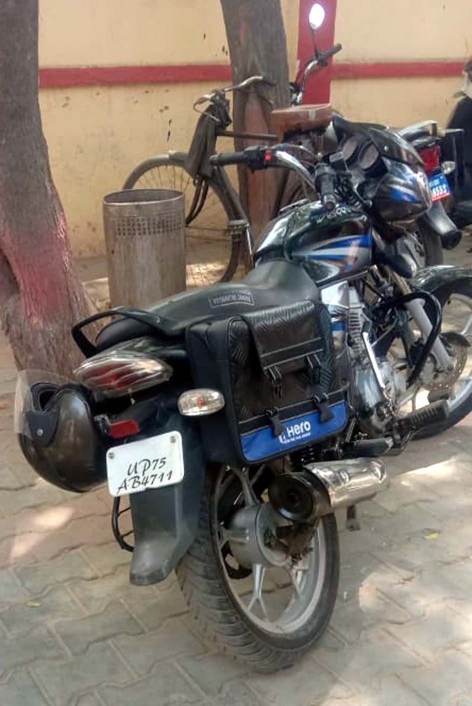 luteron ne deyaree sanchaalak se dedh laakh loote