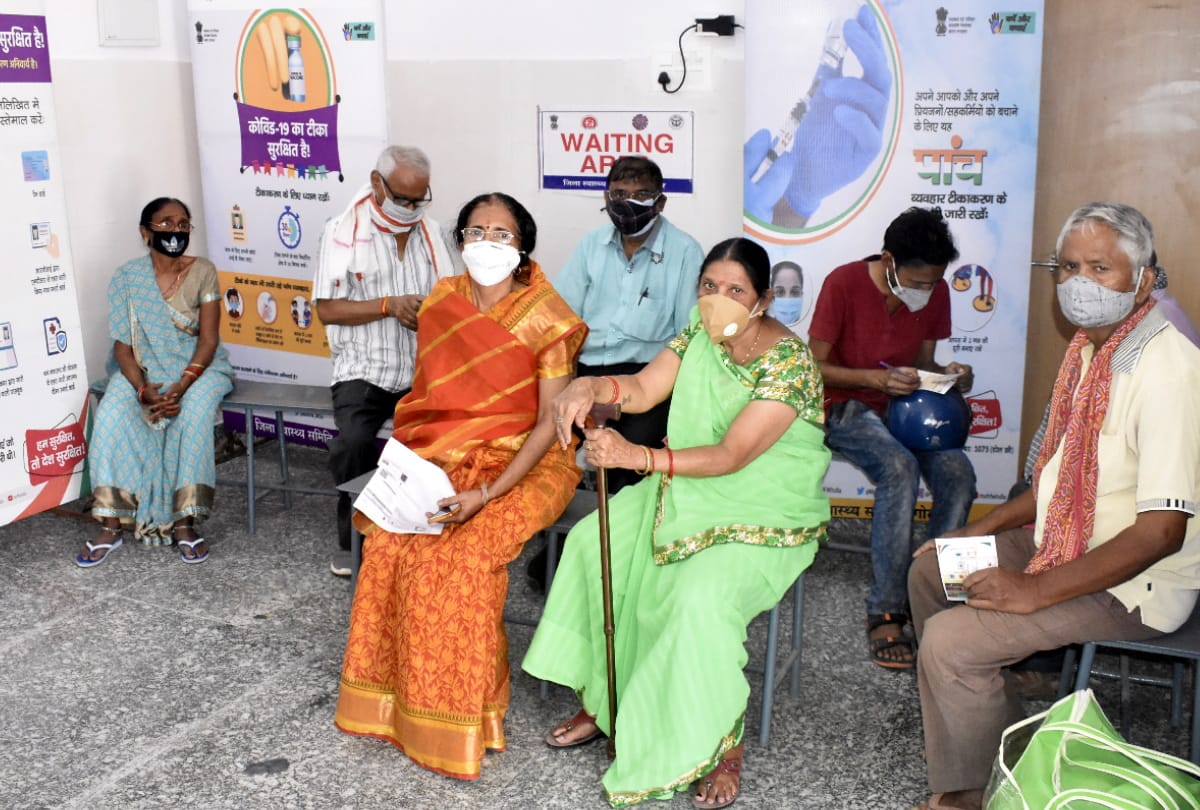 4488 installed Covid vaccine at 59 booths in Gorakhpur