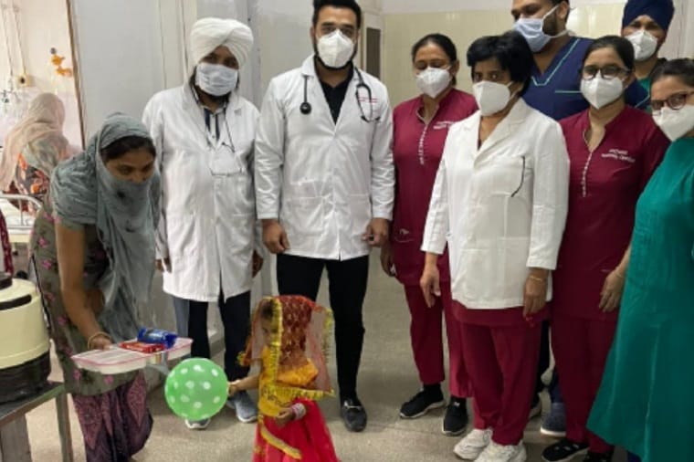 Two-year-old infected girl worshiped in GMSH-16, rescue request from Corona