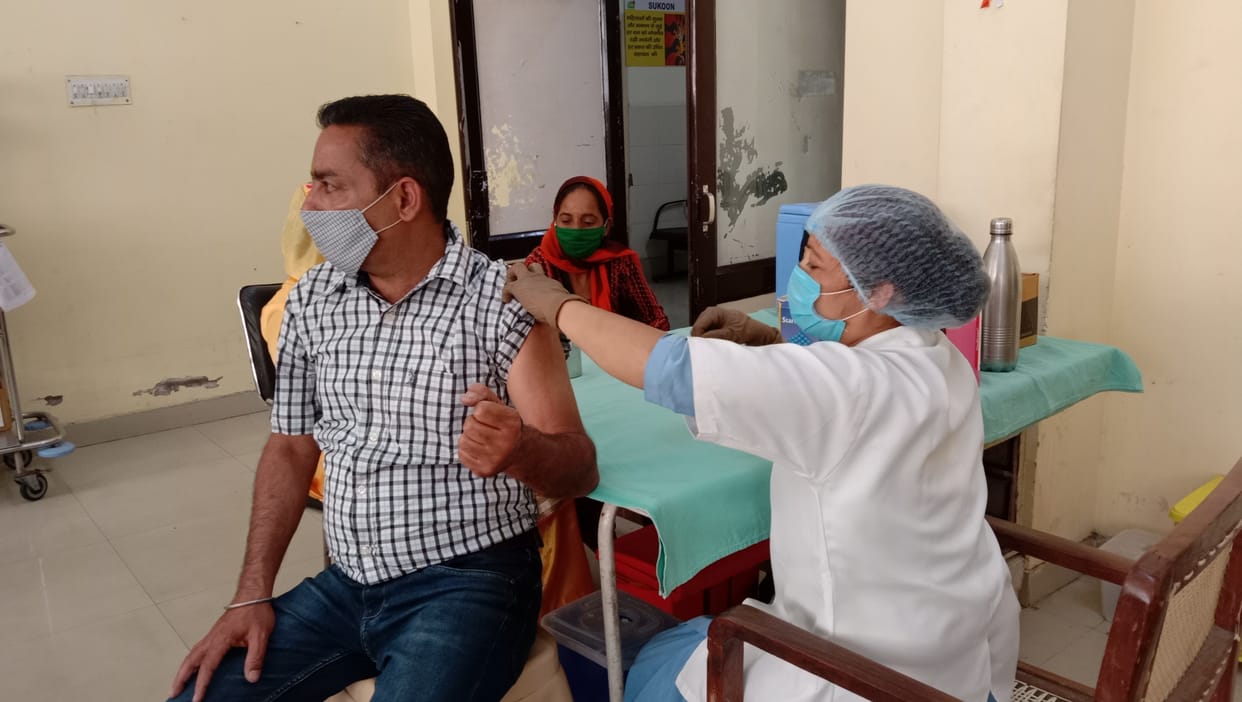 Three dead, including a 30-year-old girl, 216 newly infected