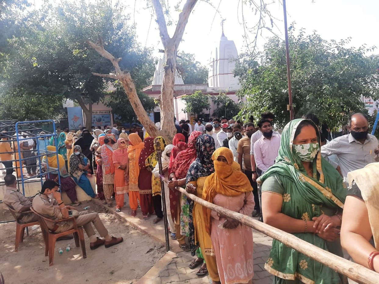Voters, supporters break Kovid rules, police run