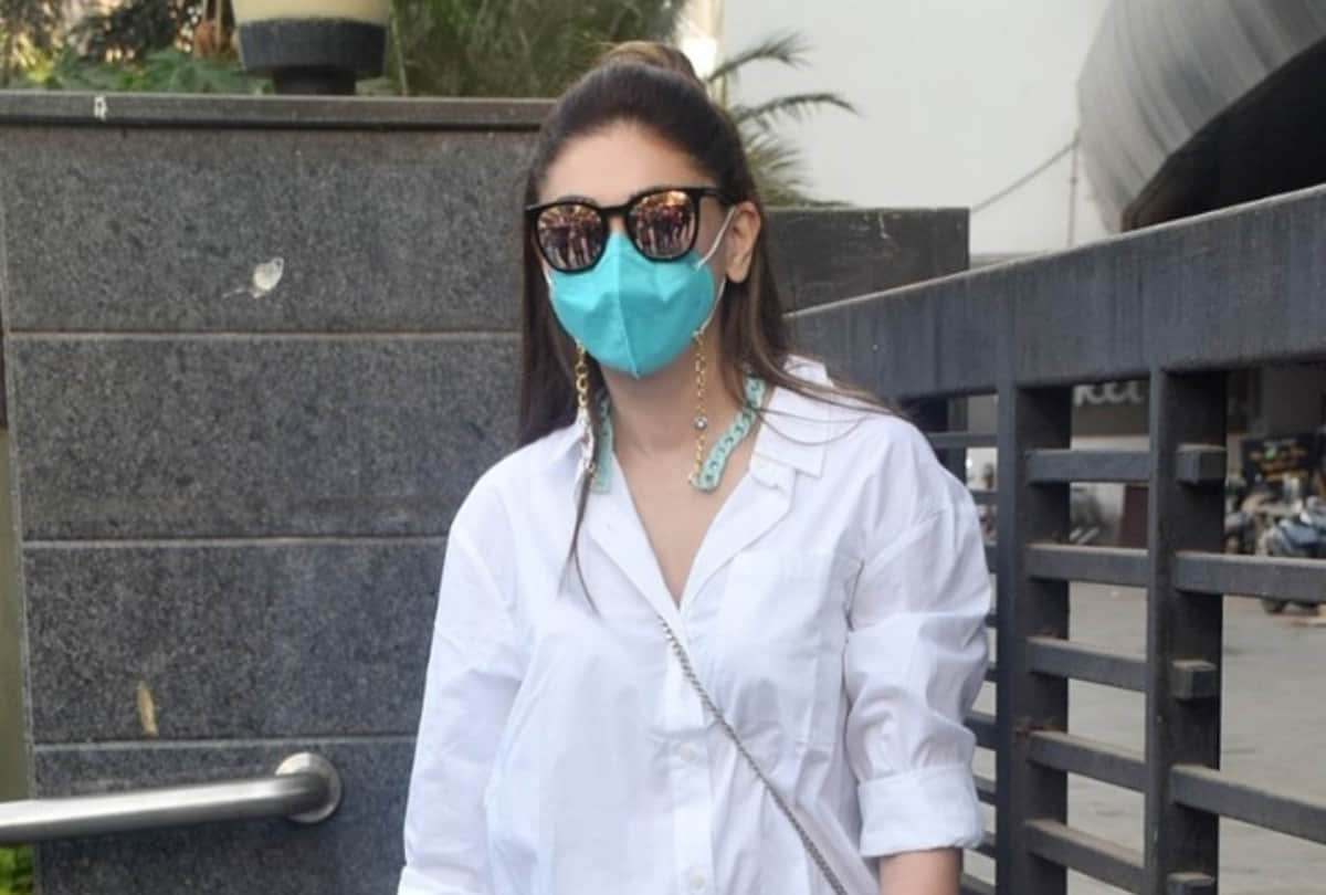 shefali jariwala spotted in white shirt with short length pants gets trolled