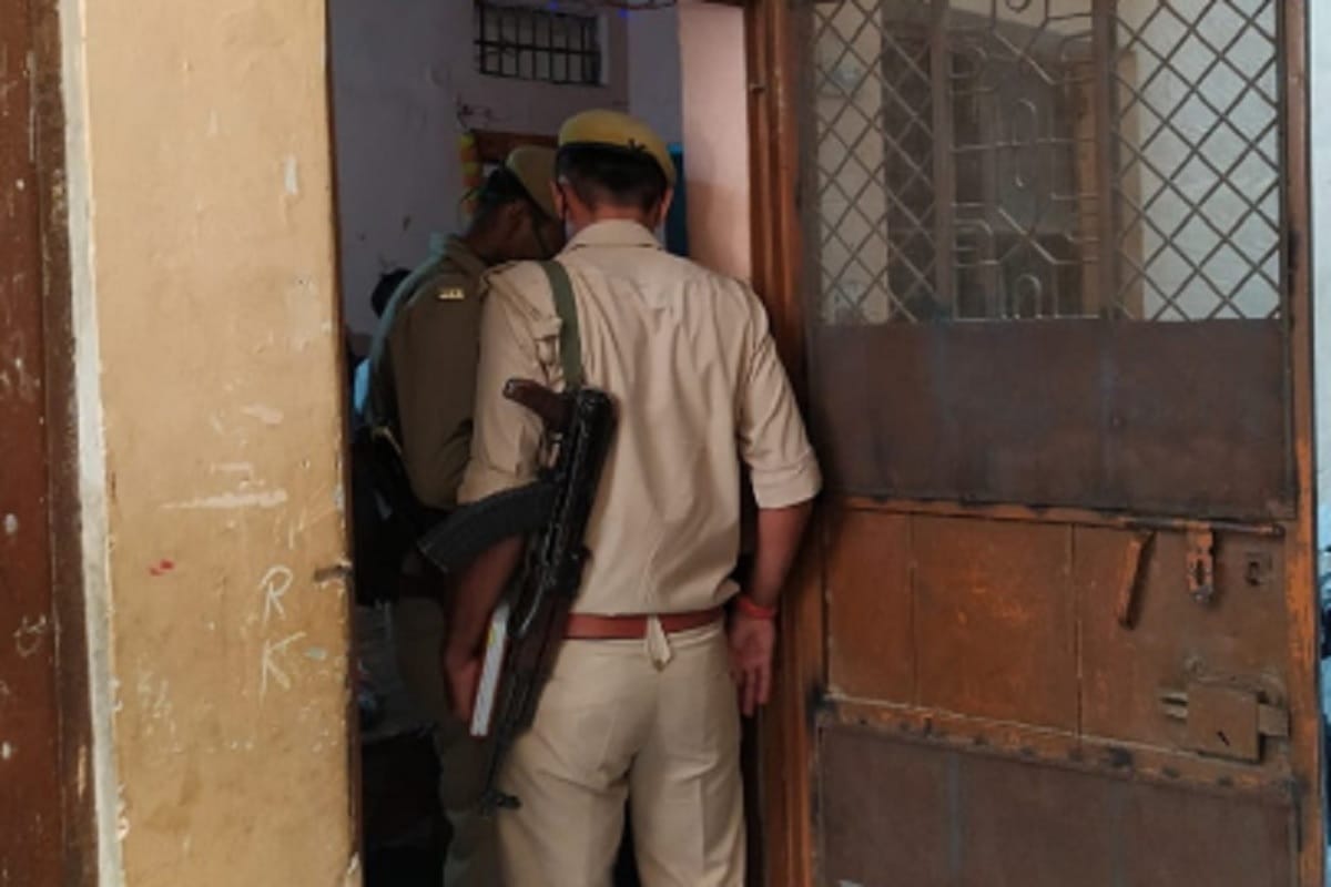 In the name of making cupboard keys miscreants blew goods worth lakhs