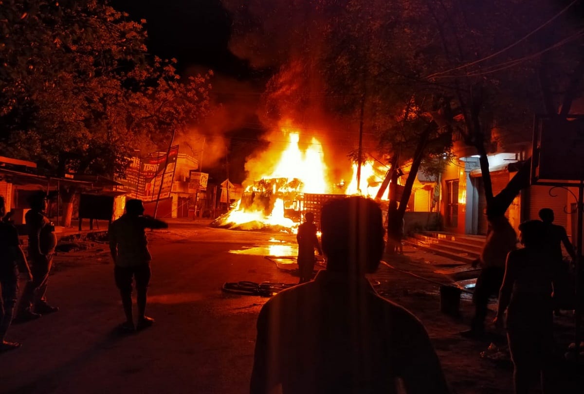 Pratapgarh: Truck becomes fireball after collision on highway, driver dies alive