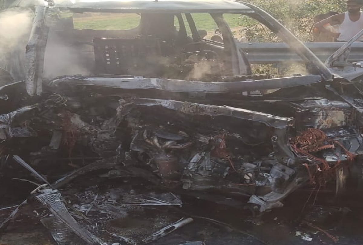 fire broke out after hitting divider in uncontrollable car in kannauj