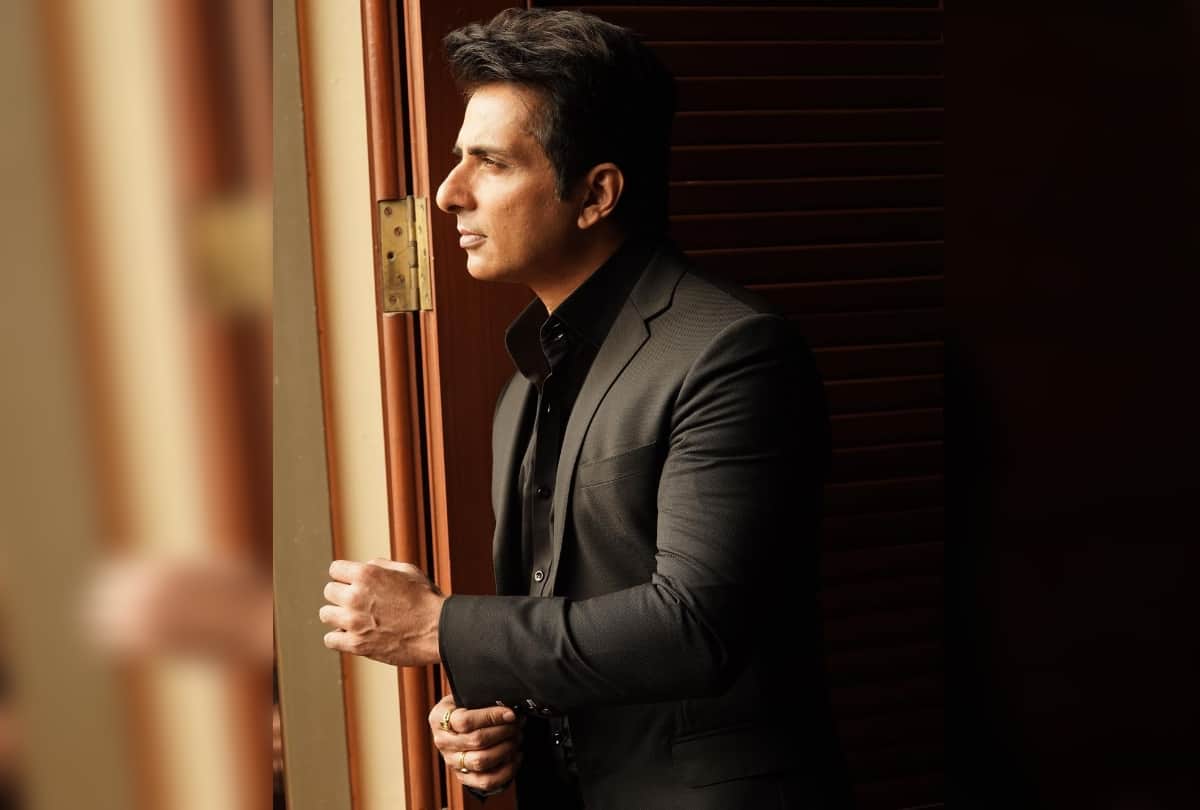 Sonu Sood urges to Govt to provide free education to children who lost their parents in Covid 19
