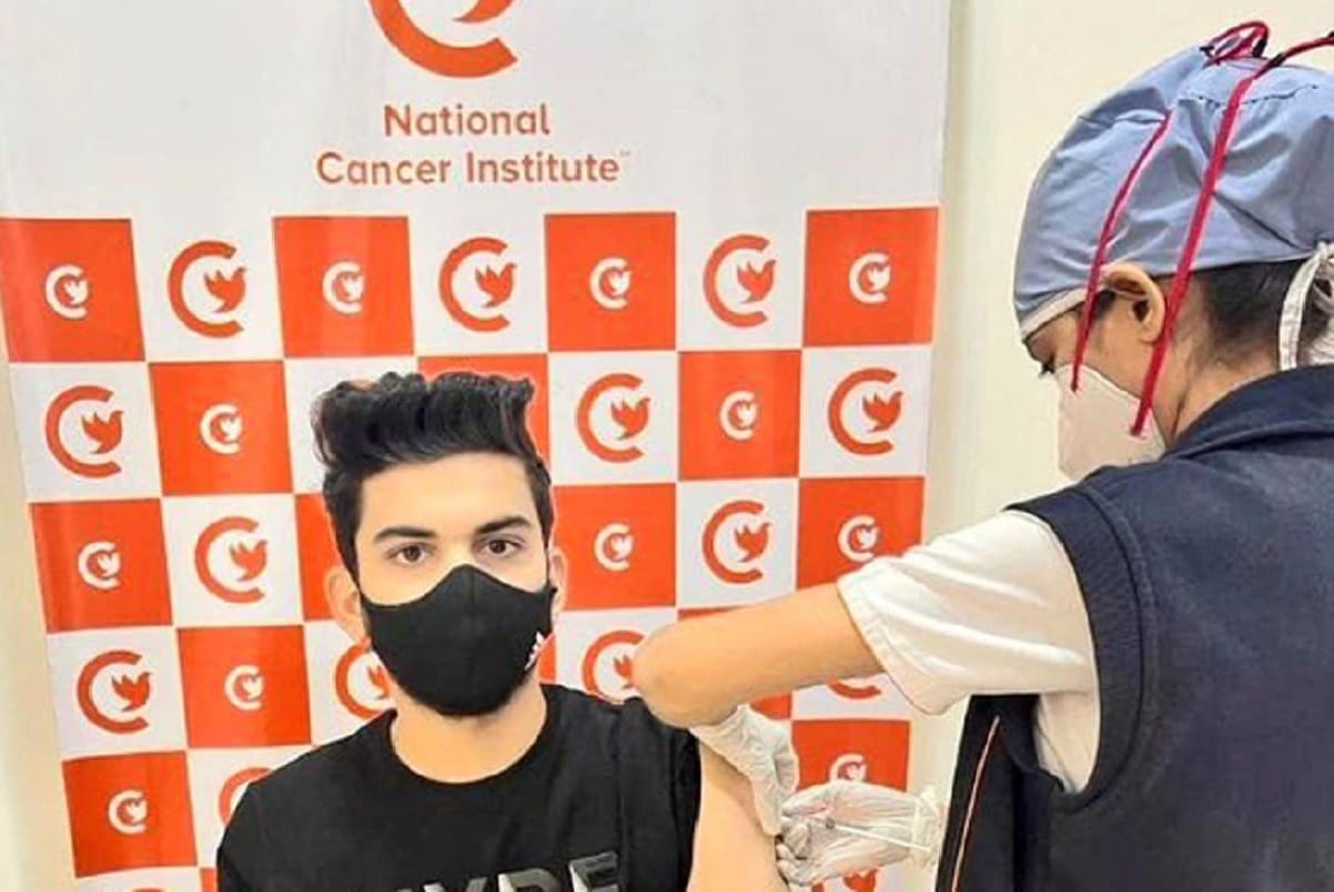 23 years old relative of Devendra Fadnavis gets Corona vaccine controversy arose