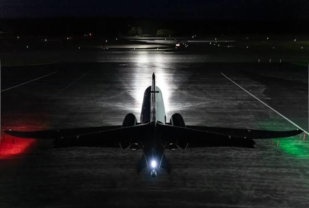 know about different types of light in aeroplane