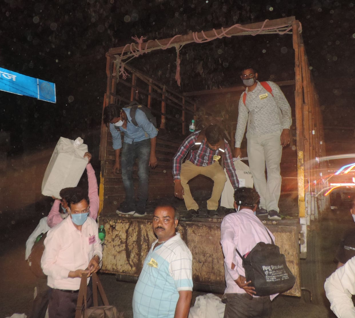 poling paartiyon ne raat tak jama keen matapetiyaan