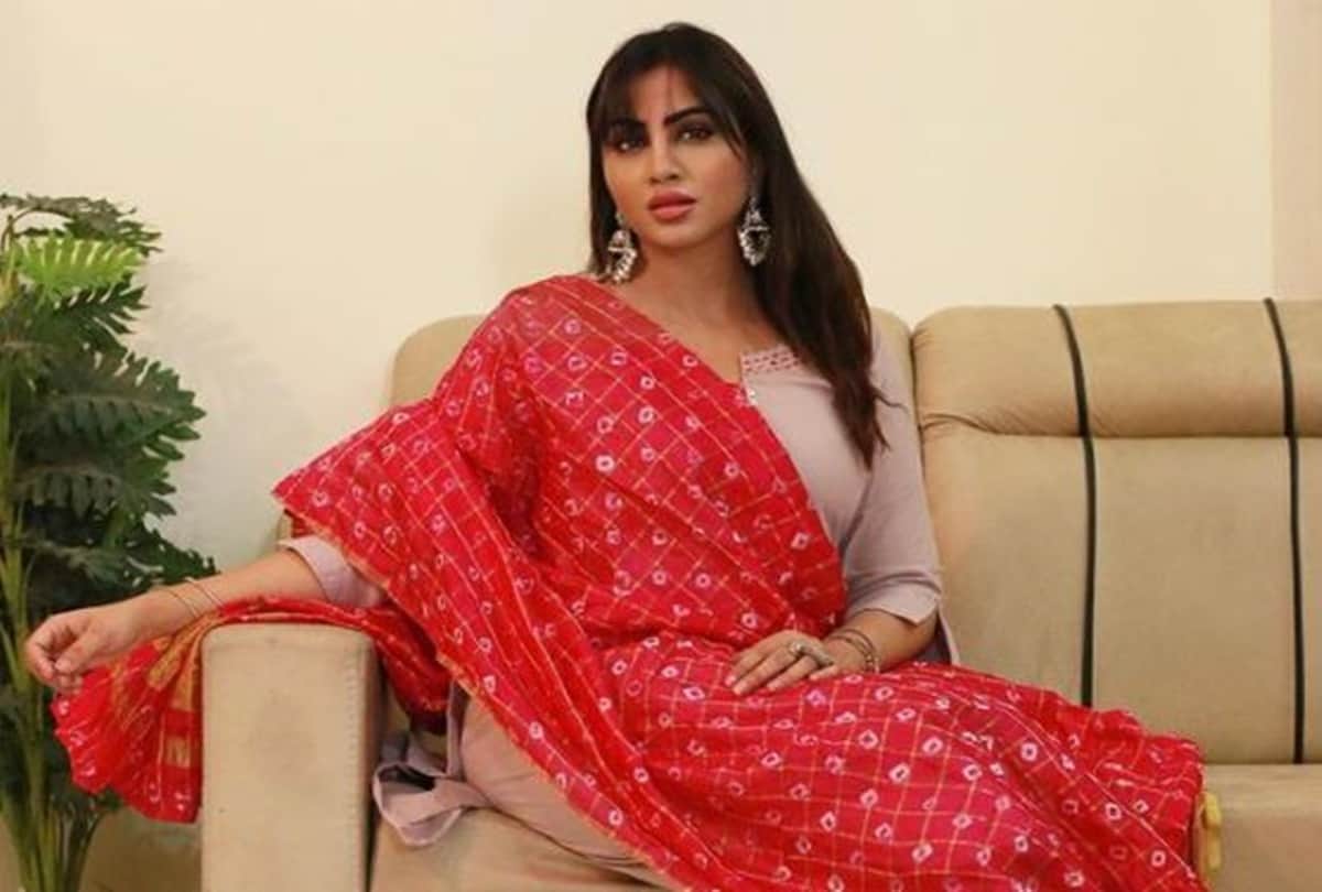 top news Debate over color of Pakistani actress bra and Akshay Kumar Bellbottom released in Theaters