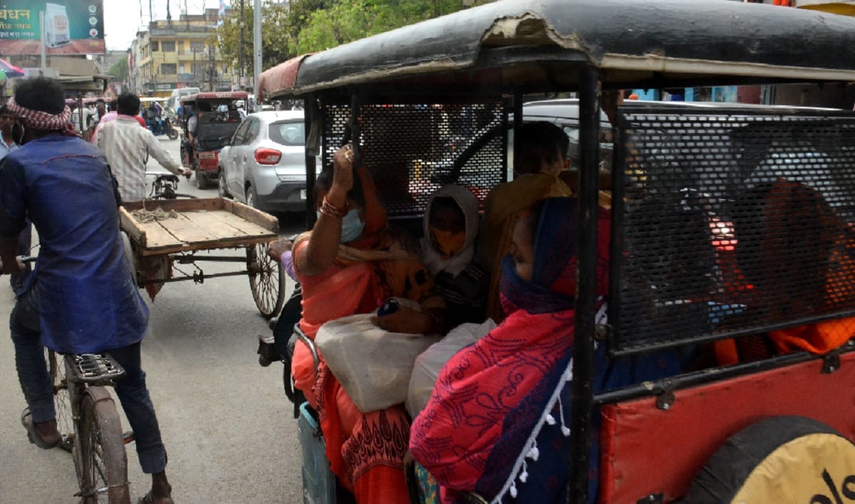 Varanasi News E-rickshaws will run zone wise, will be identified by color stickers