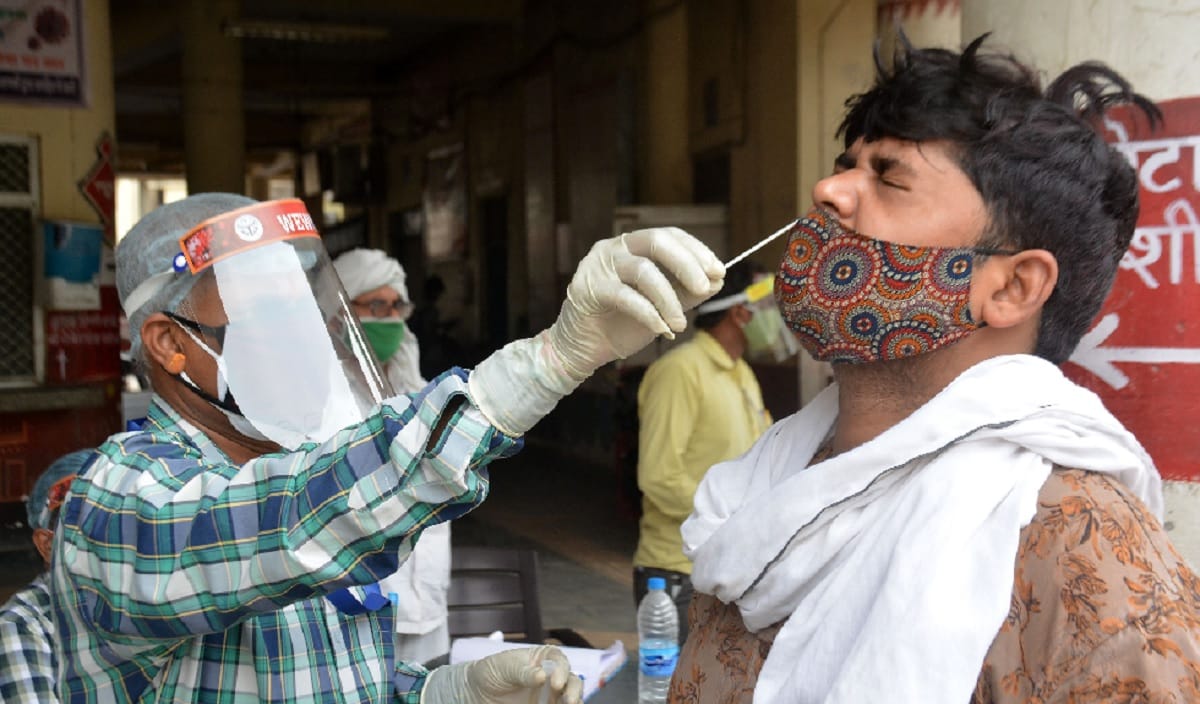No patients were discharged from hospitals in Varanasi for three days, 2264 were found infected on Wednesday. 