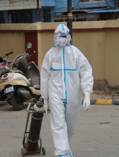 No patients were discharged from hospitals in Varanasi for three days, 2264 were found infected on Wednesday. 