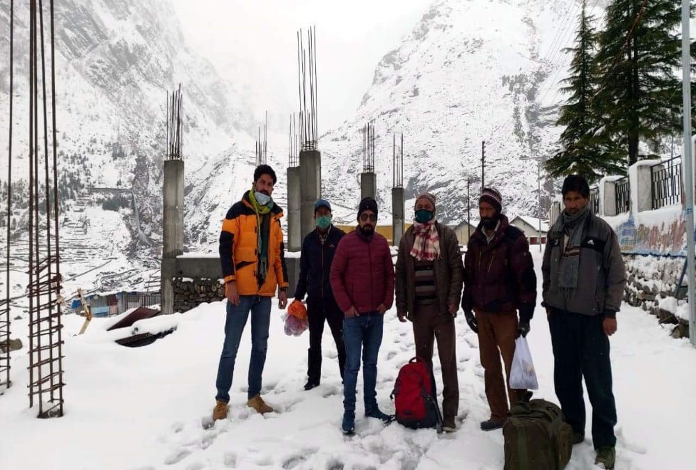 Uttarakhand Snowfall News Today: Heavy Snow Frozen in Badrinath And Niti Valley in April Month photos