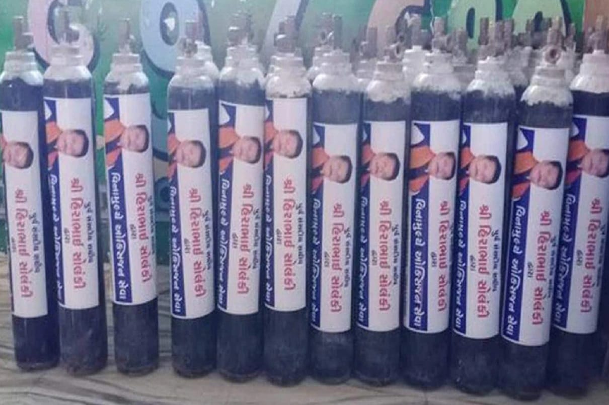 Bjp leader solanki photos on oxygen cylinder in covid19 center in amreli