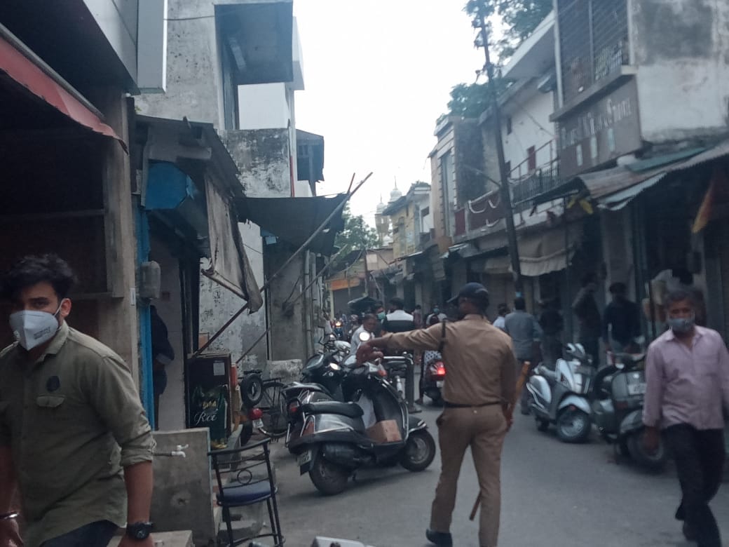 corona curfew in uttarakhand : shop closed in dehradun at 2 o clock in day time, watch photos